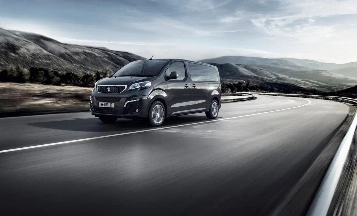 Peugeot e-Traveller (2020-23) (18)