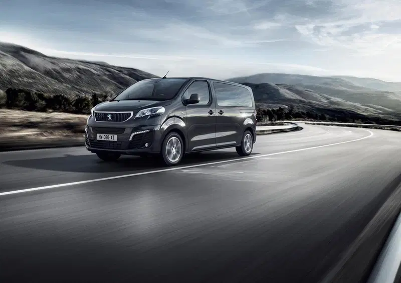 Peugeot e-Traveller (2020-23) (18)