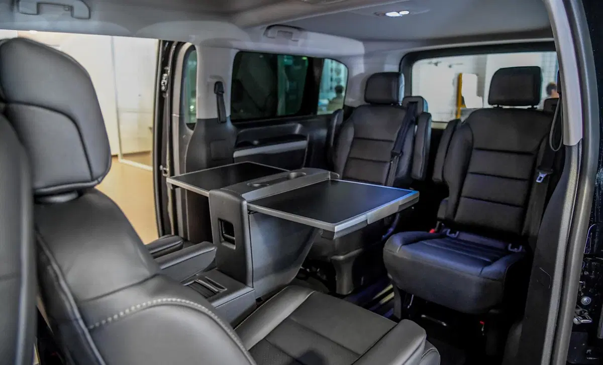 Peugeot e-Traveller (2020-23) (13)