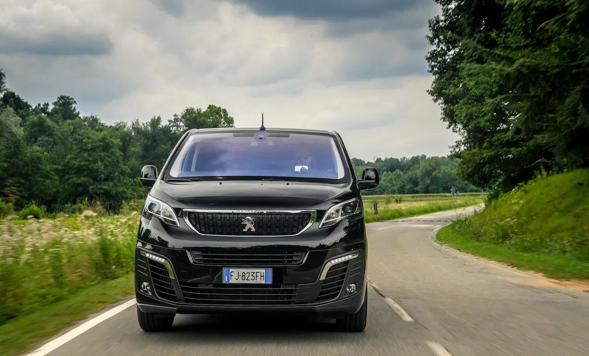 Peugeot e-Traveller (2020-23) (3)