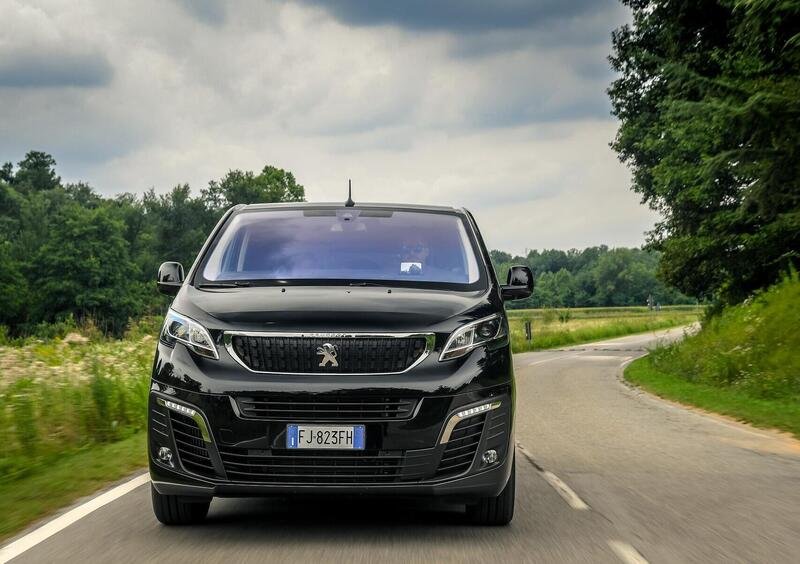 Peugeot e-Traveller (3)