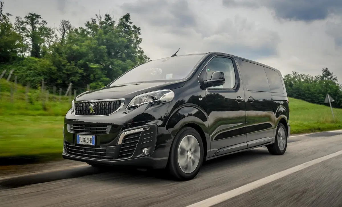 Peugeot e-Traveller (2020-23) (9)