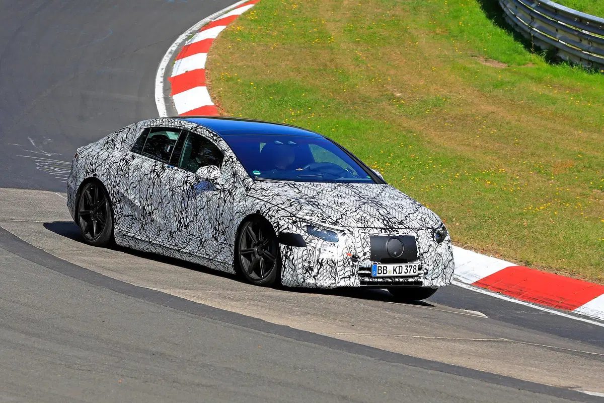 Mercedes EQS, le foto spia al Ring (3)