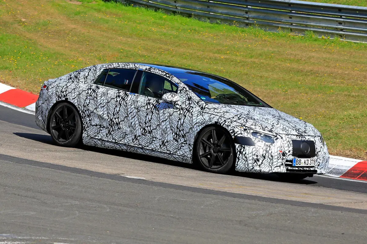 Mercedes EQS, le foto spia al Ring (4)