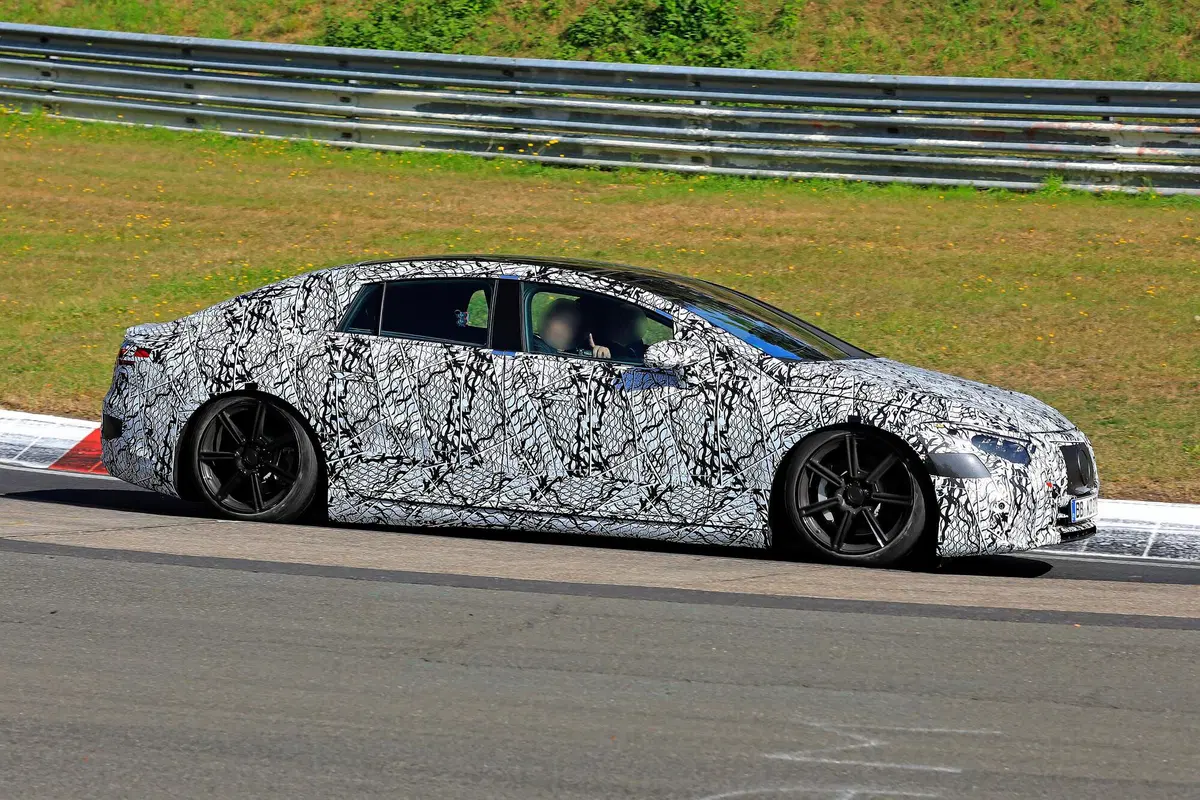 Mercedes EQS, le foto spia al Ring (5)