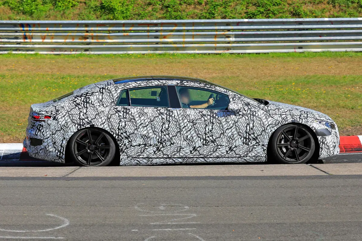 Mercedes EQS, le foto spia al Ring (6)