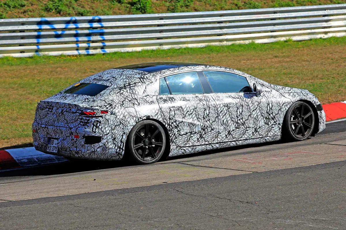 Mercedes EQS, le foto spia al Ring (8)