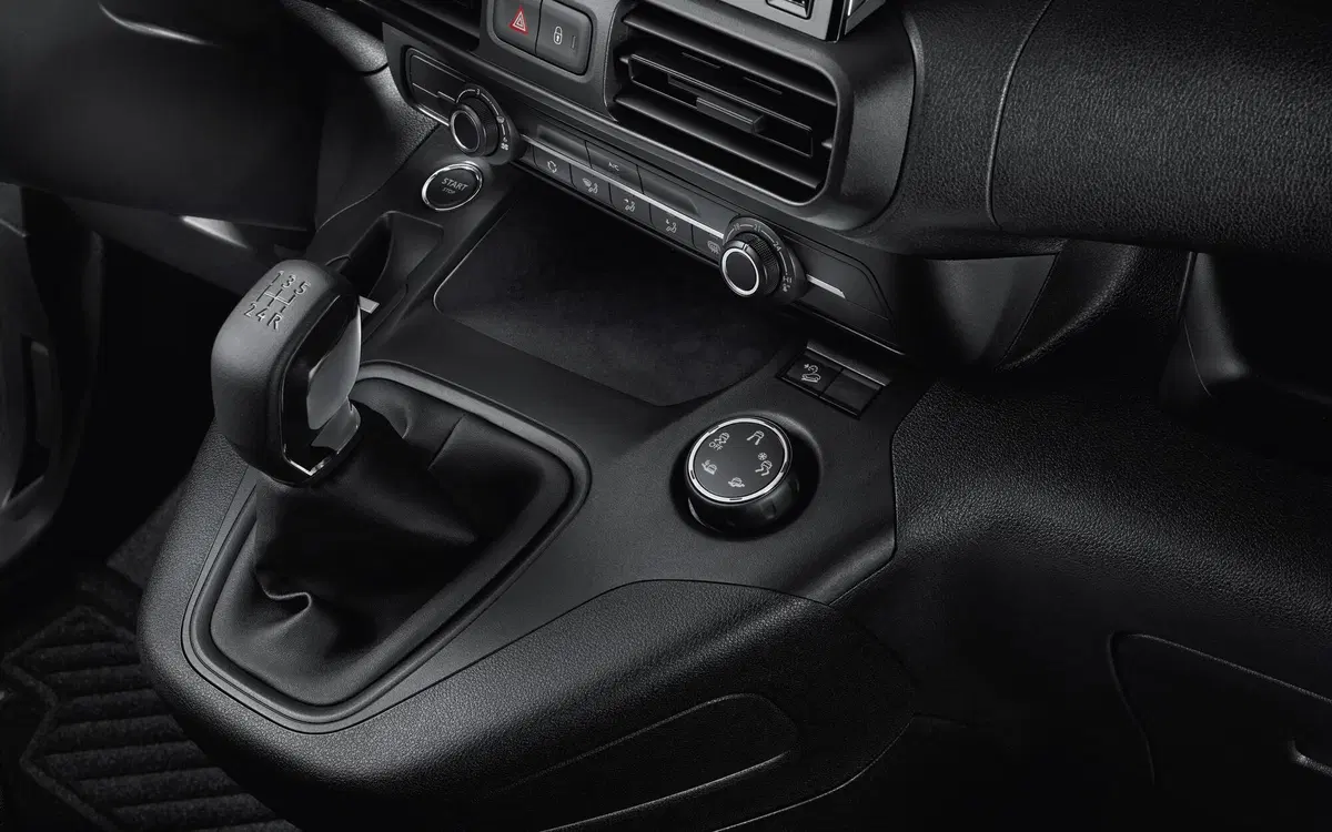 Opel Combo Furgone (2018-->>) (17)