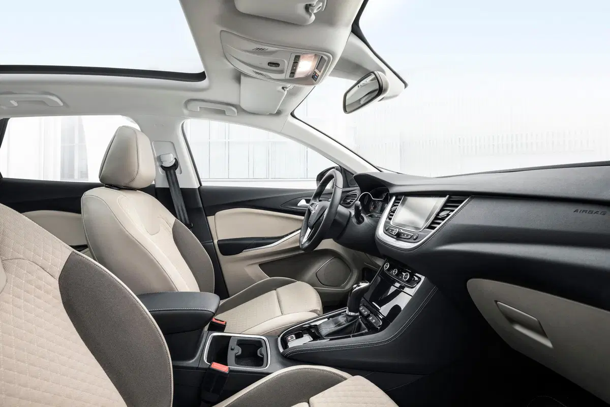Opel Grandland X 1.6 Hybrid Plug-in aut. AWD Design Line (12)