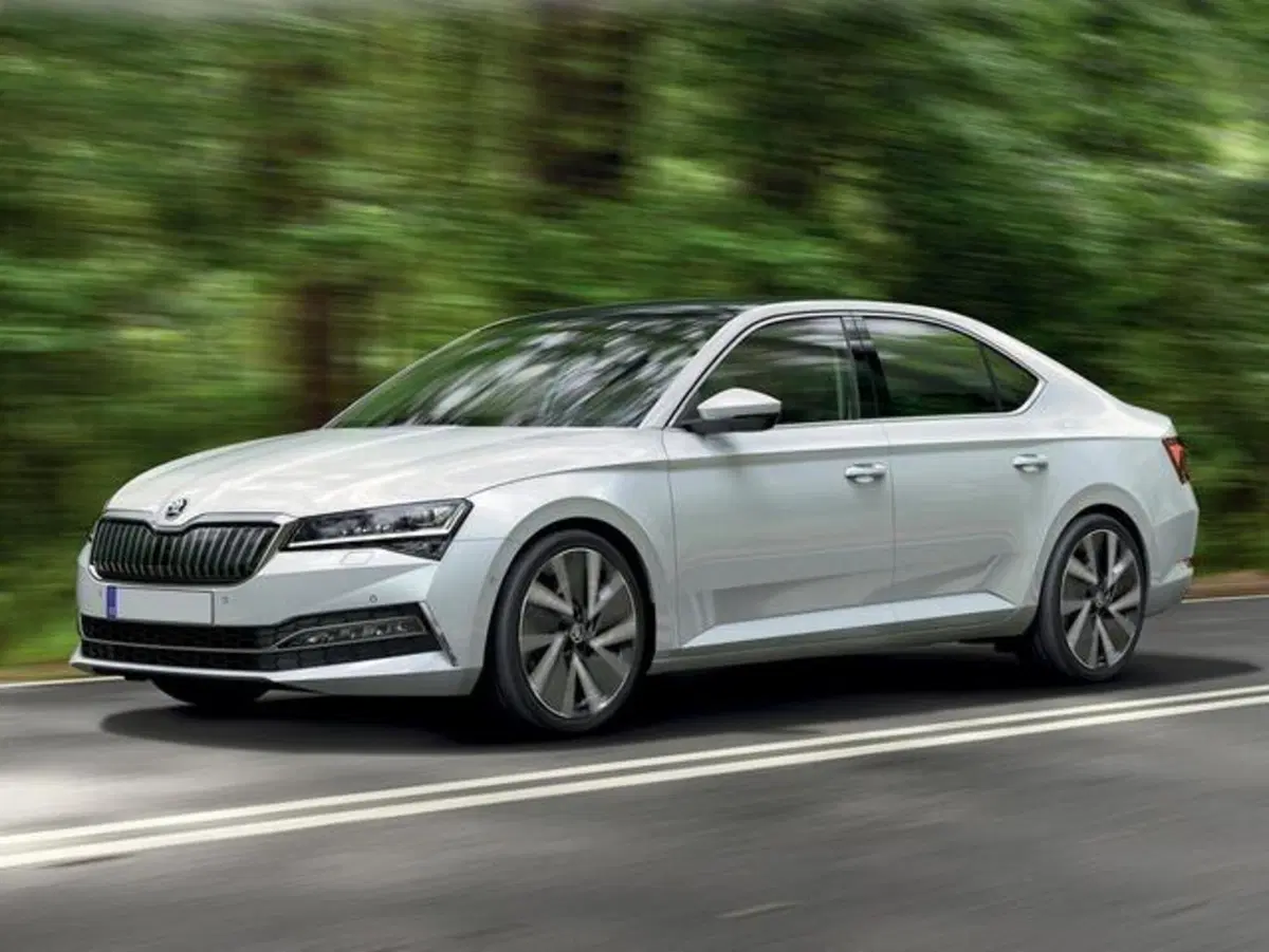 Skoda Superb 1.4 TSI Plug-In Hybrid DSG Executive (2)
