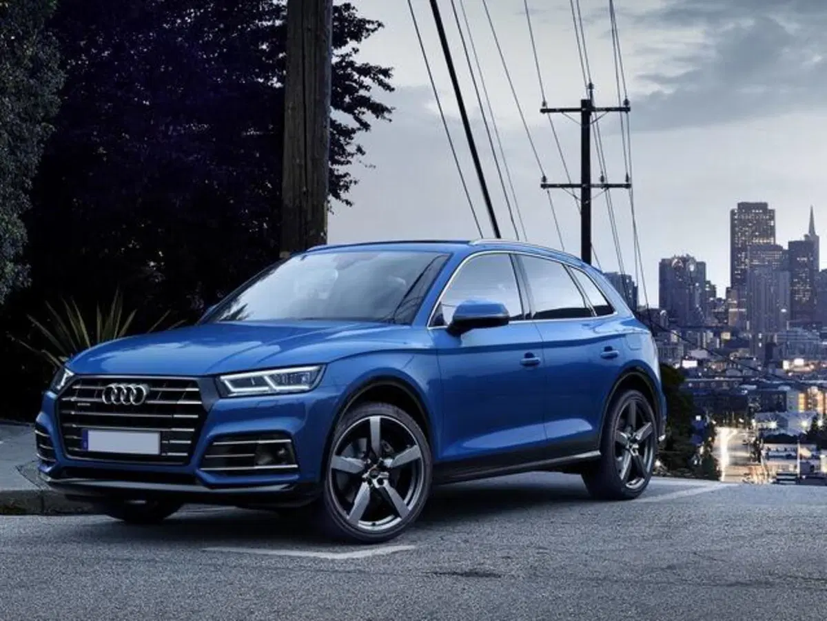 Audi Q5 55 TFSI e quattro S tronic Business (2)