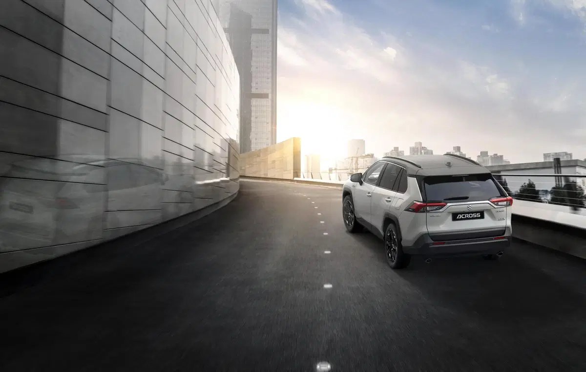 Suzuki Across 2020 | 98 km in elettrico per il SUV plug-in (2)