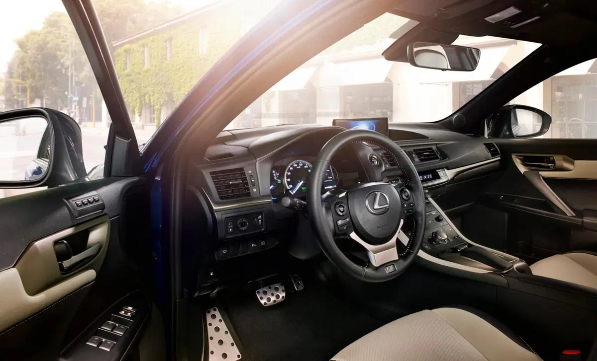 Lexus CT (2010-20) (11)