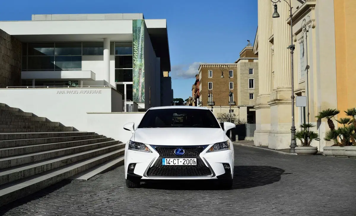 Lexus CT (2010-20) (8)