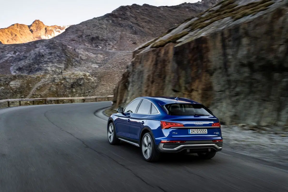 Nuova Audi Q5 Sportback 2021: SUV sportiveggiante da Mild (204CV) a PHEV (367CV) (14)