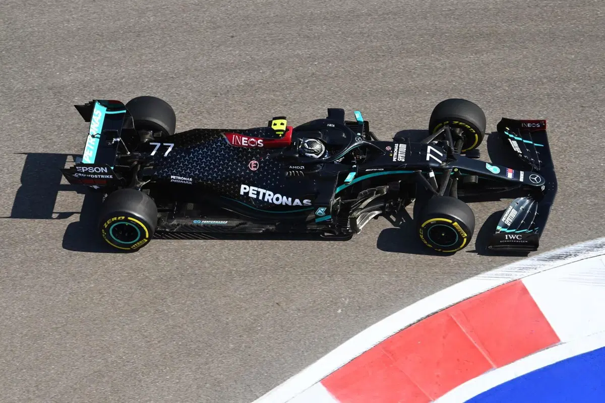 F1, GP Russia 2020: pole per Hamilton. Ferrari fuori dalla Q3 (16)
