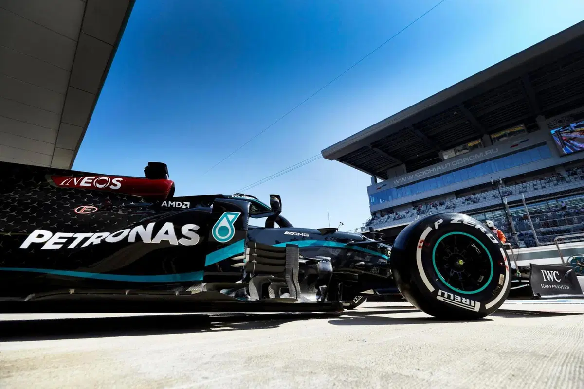 F1, GP Russia 2020: pole per Hamilton. Ferrari fuori dalla Q3 (20)