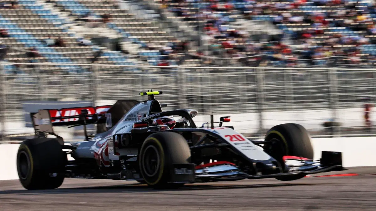 F1, GP Russia 2020: pole per Hamilton. Ferrari fuori dalla Q3 (41)