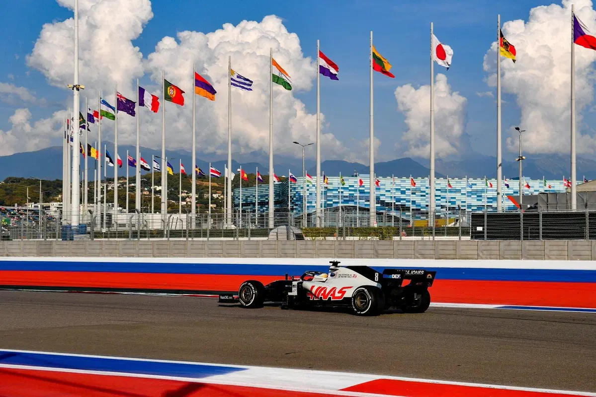F1, GP Russia 2020: pole per Hamilton. Ferrari fuori dalla Q3 (44)