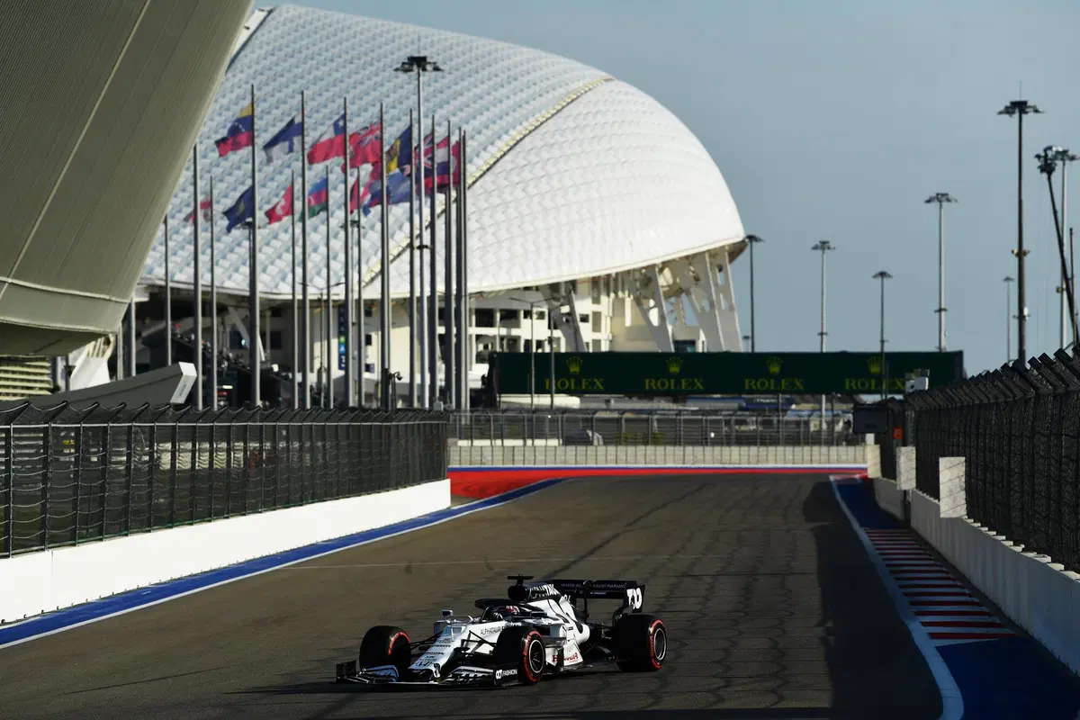 F1, GP Russia 2020: pole per Hamilton. Ferrari fuori dalla Q3 (52)