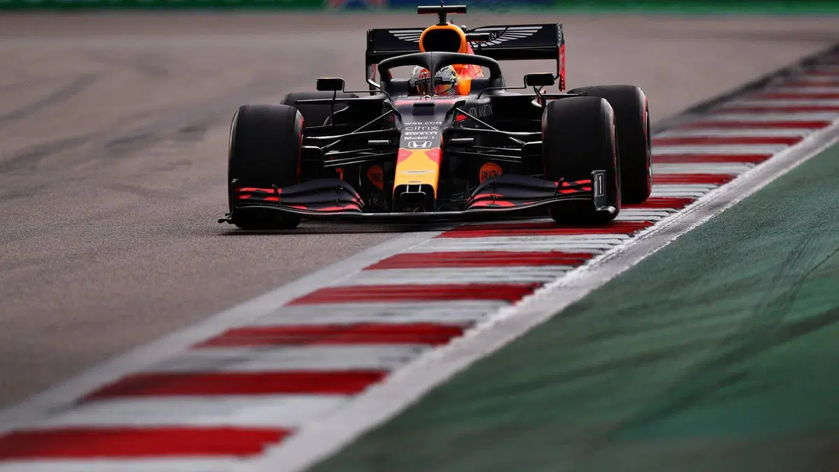 F1, GP Russia 2020. Hamilton, dietro front dei commissari: punti di penalità cancellati (41)
