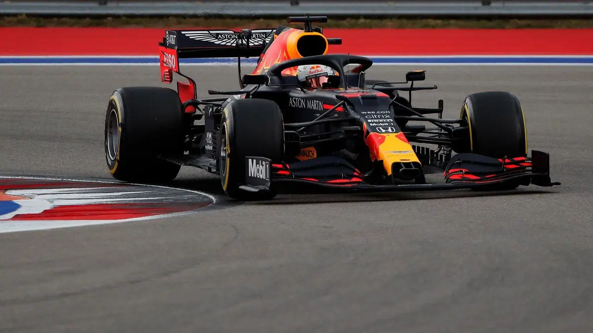 F1, GP Russia 2020. Hamilton, dietro front dei commissari: punti di penalità cancellati (42)