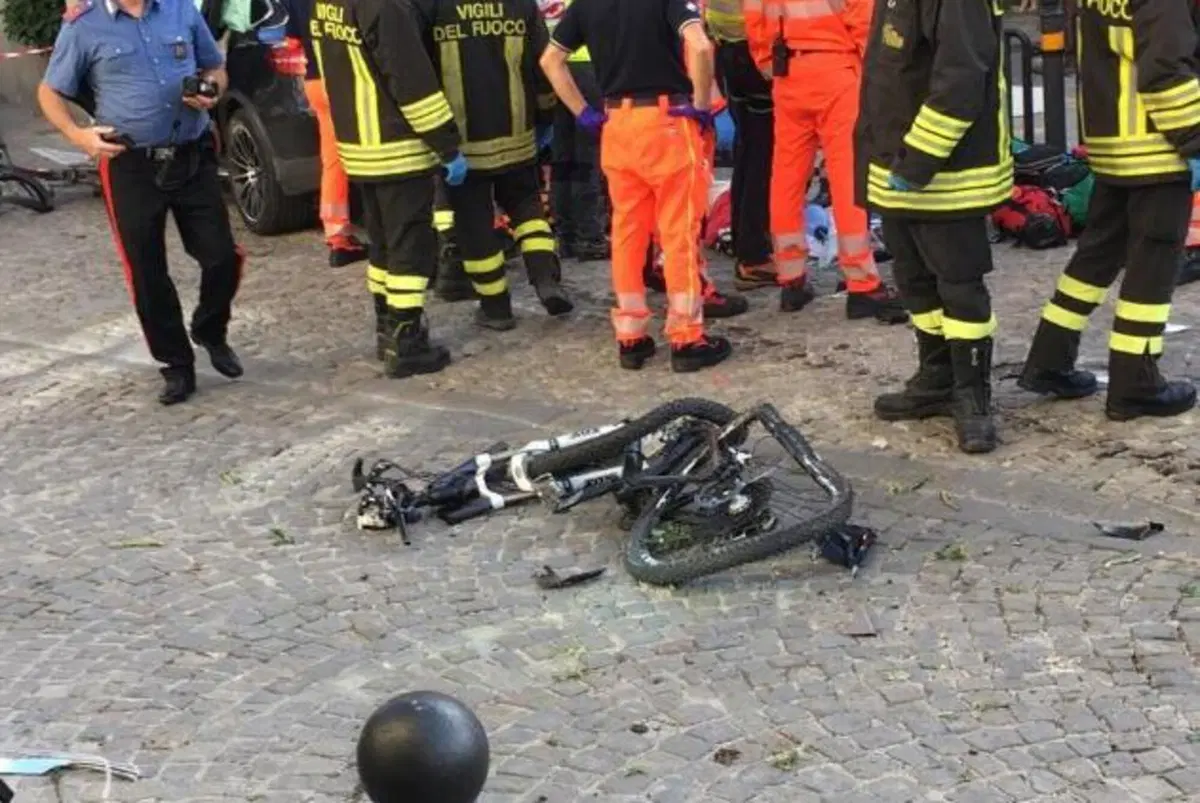 Monforte d'Alba: al volante del suv travolge una donna e la uccide in pieno centro (4)
