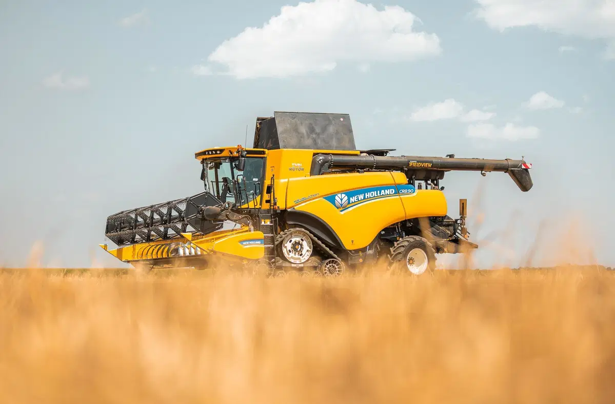 Come si guida una mietitrebbia? Tutti i segreti della New Holland CR8.90 Revelation [Video]