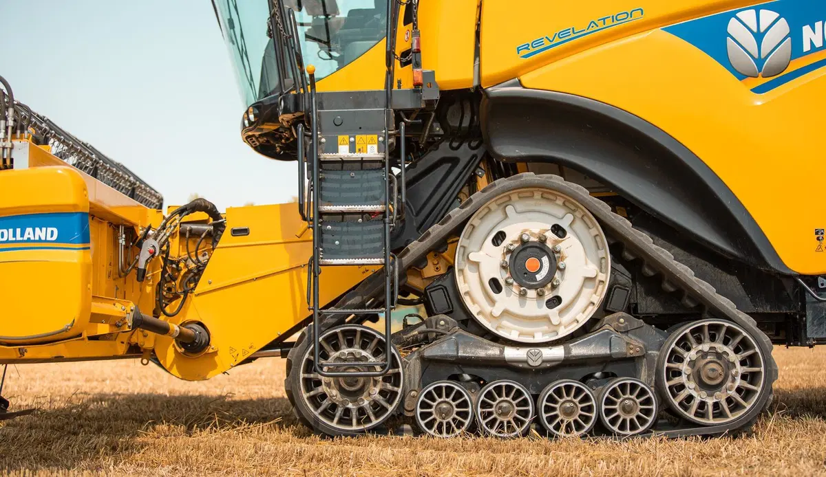 Come si guida una mietitrebbia? Tutti i segreti della New Holland CR8.90 Revelation [Video] (4)