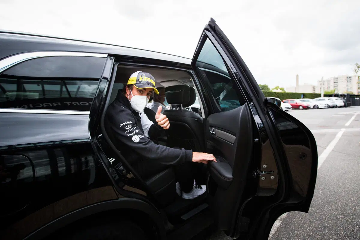 Alonso, prima visita in Renault F1: l'asturiano prepara il ritorno in pista (2)