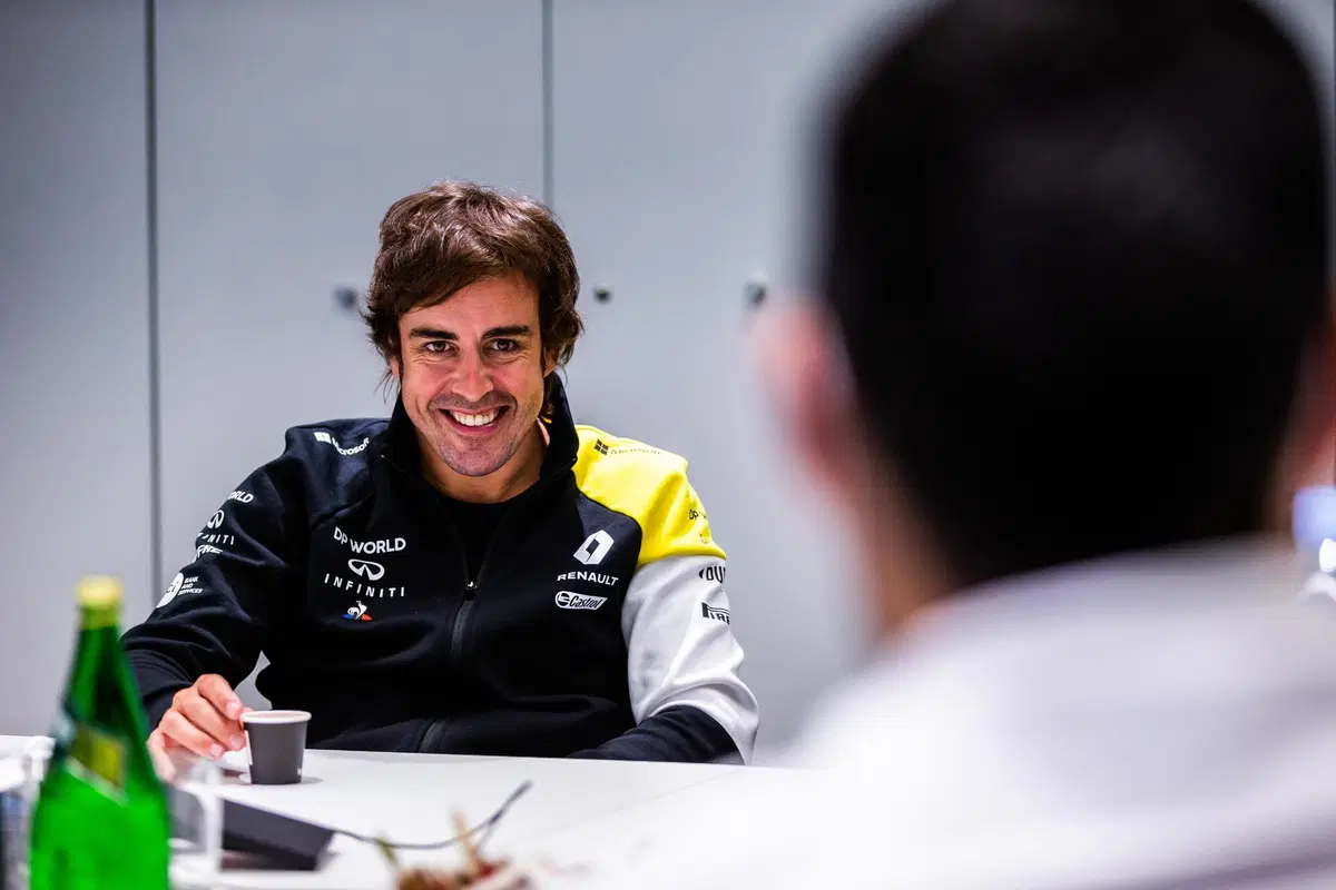 Alonso, prima visita in Renault F1: l'asturiano prepara il ritorno in pista (3)