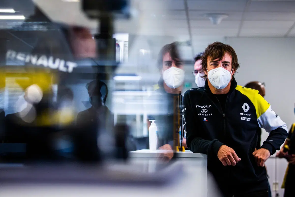 Alonso, prima visita in Renault F1: l'asturiano prepara il ritorno in pista (9)