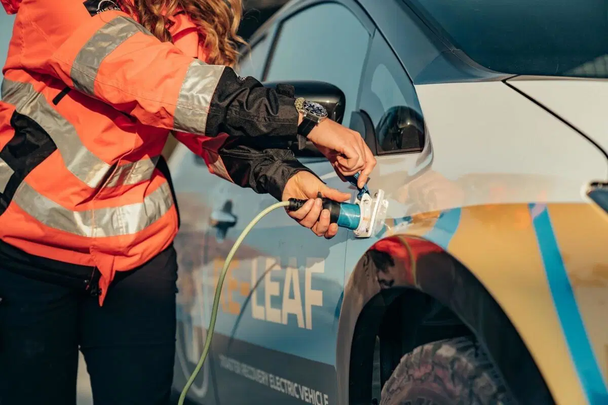 Nissan Re-Leaf, in caso di emergenza (4)