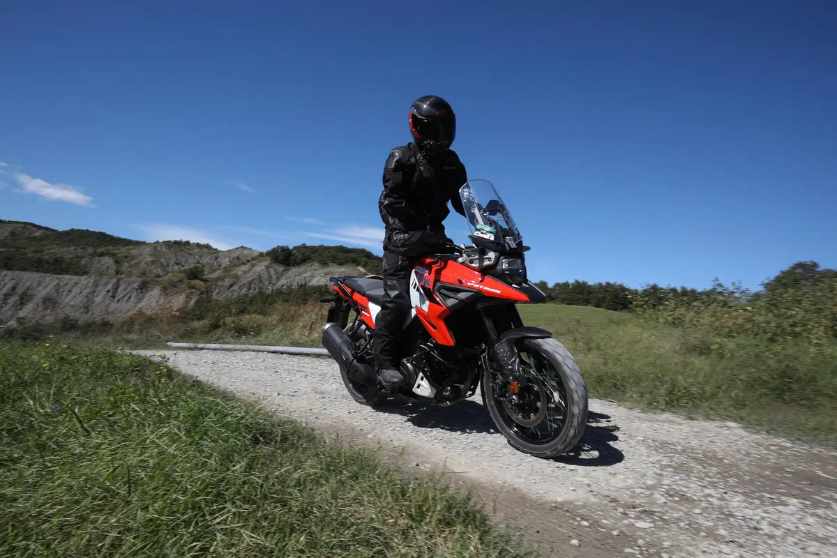 Suzuki Vitara e V-Strom 1050XT, il tour a due e quattro ruote [Video] (6)