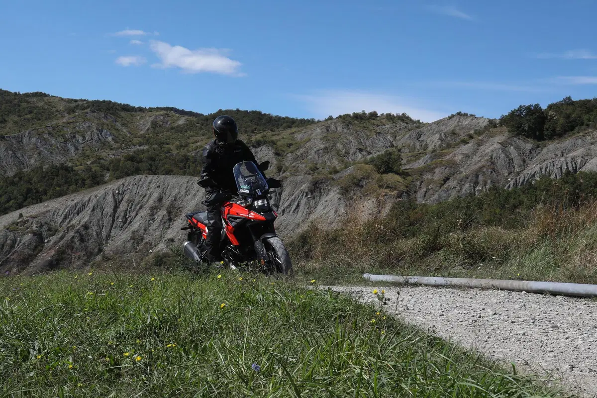 Suzuki Vitara e V-Strom 1050XT, il tour a due e quattro ruote [Video] (7)