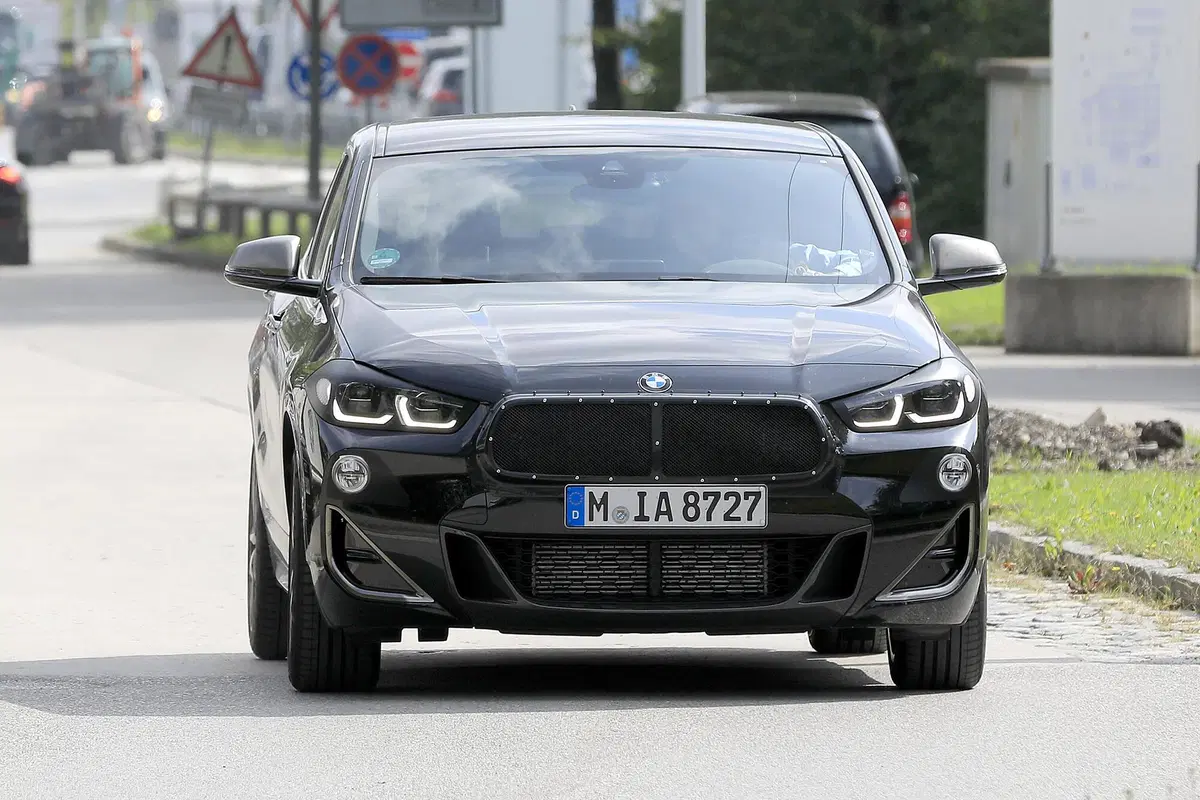 BMW X2 restyling, le foto spia (2)