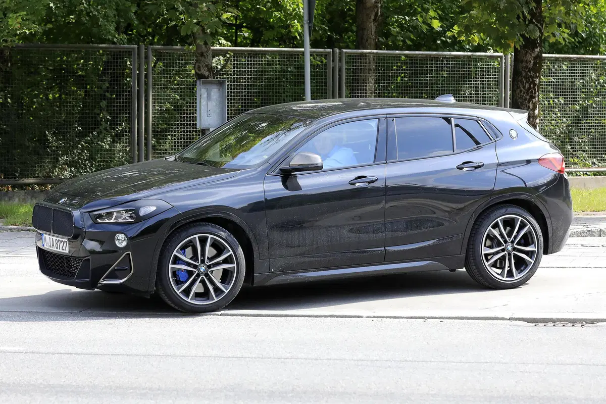 BMW X2 restyling, le foto spia (3)