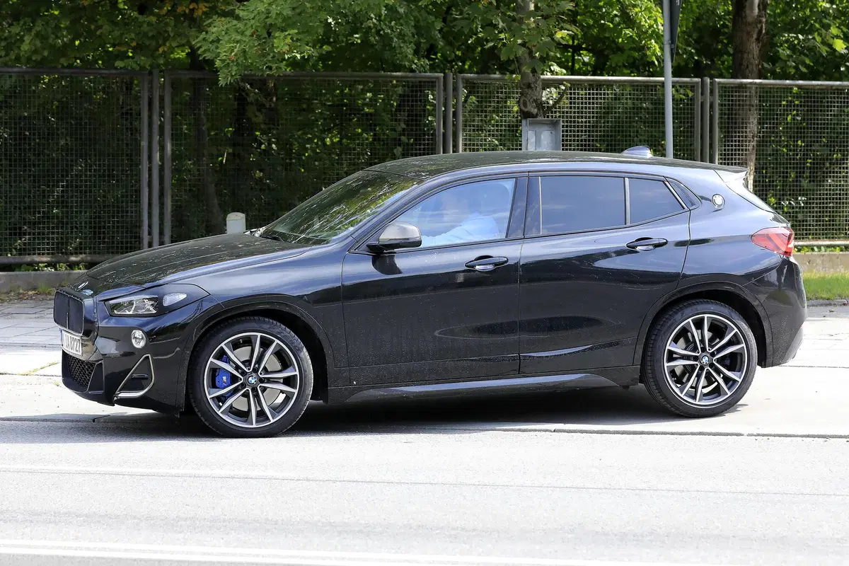 BMW X2 restyling, le foto spia (4)