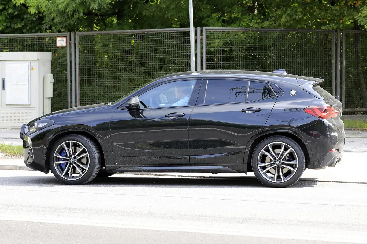 BMW X2 restyling, le foto spia (9)