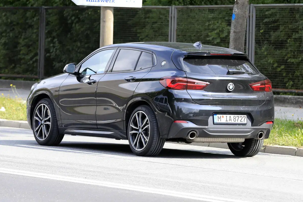 BMW X2 restyling, le foto spia (10)