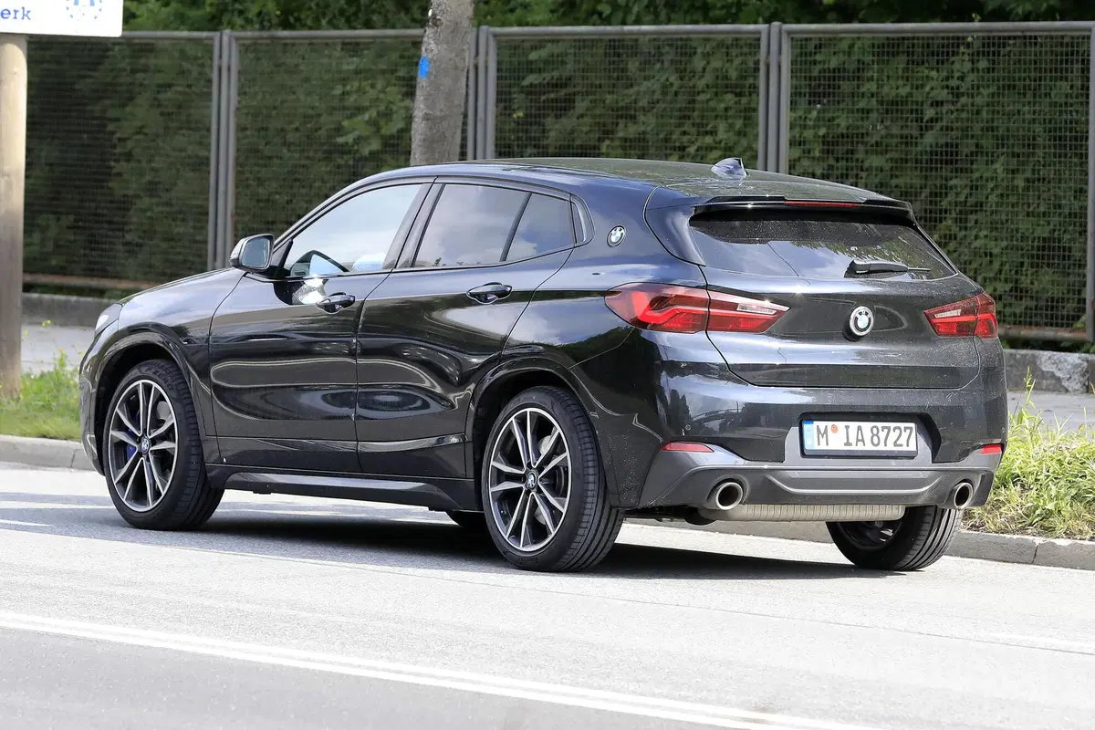 BMW X2 restyling, le foto spia (12)