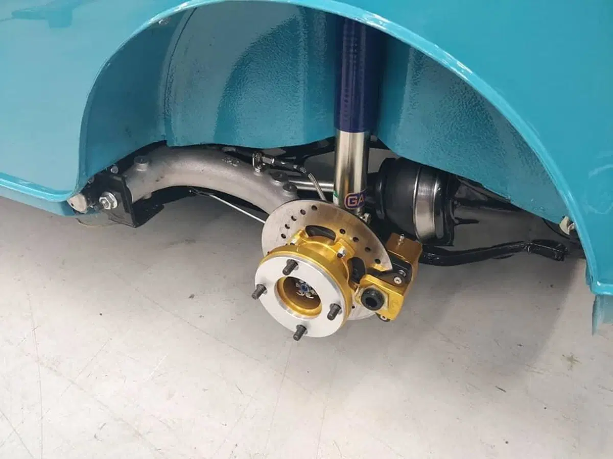 L’incredibile Mini elettrica motorizzata Tesla: 300CV americani per l’inglesina (2)