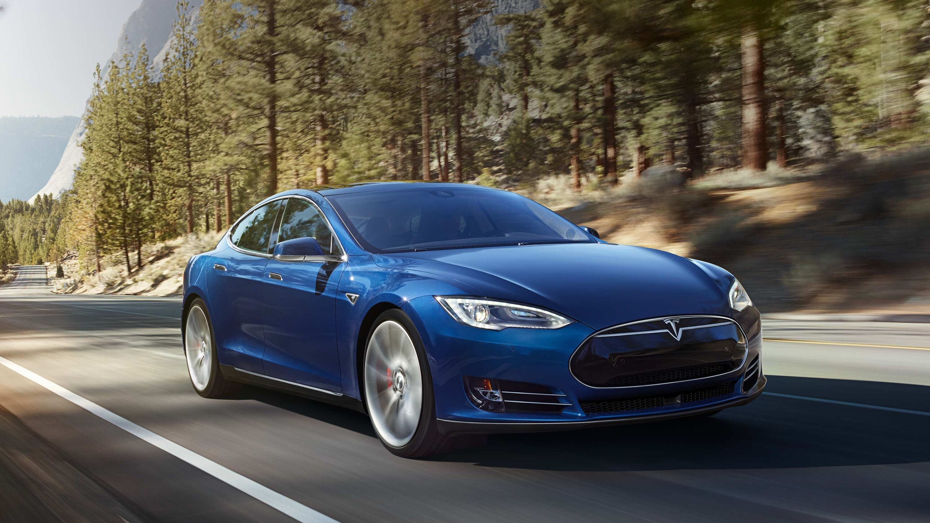 Anche le Tesla rompono: incredibile danno alla sospensione di una Model S