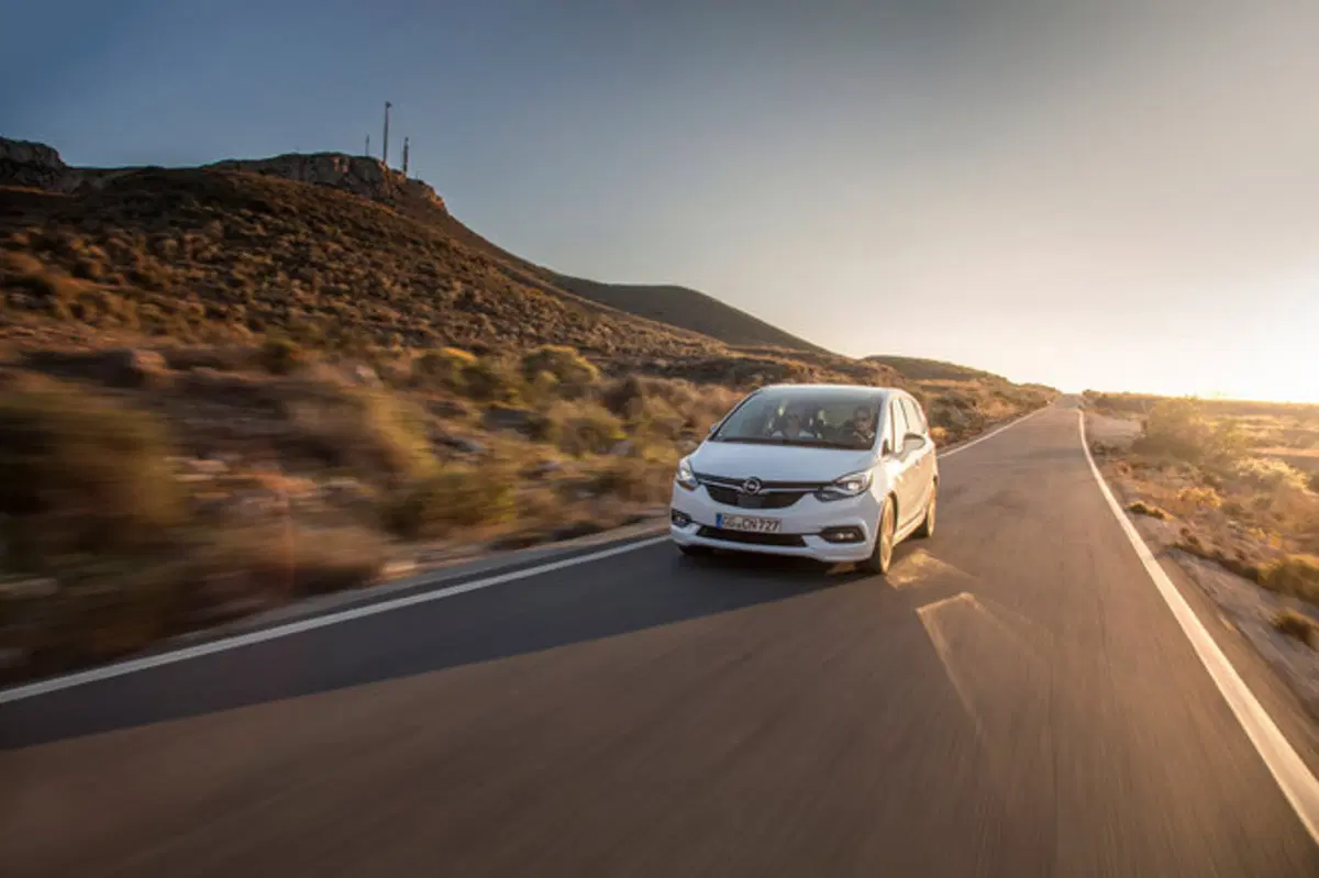 Nuova Opel Zafira: svelata la linea definitiva (10)