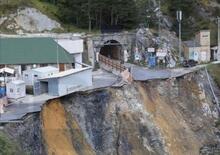 Maltempo, crolla la strada oltre il tunnel di Tenda. A Limone viabilità devastata