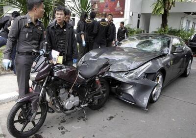 Nota rossa per il rampollo Red Bull in Thailandia: morto agente investito dalla sua Ferrari