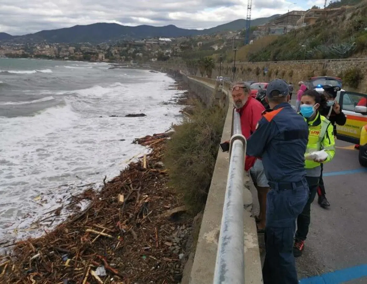 Il maltempo devasta il Nord, morti e ponti che crollano: via alla conta dei danni (7)