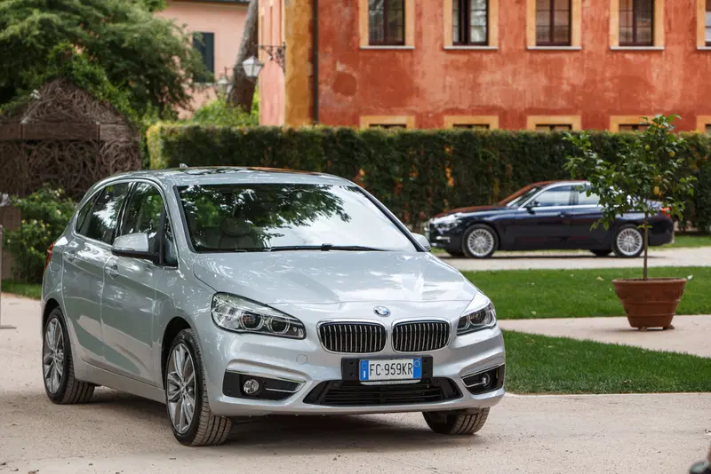 Alla base dell'offerta iPerformance c'&egrave; la Serie 2