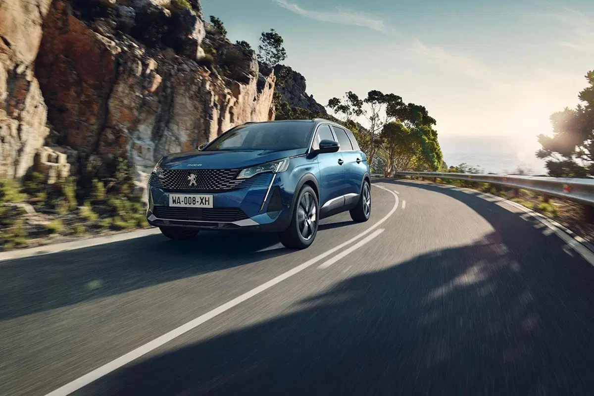 I SUV Stellantis 2021 si elettrificano: nuove Peugeot 3008 e 5008 con artiglio [da 29K] (4)