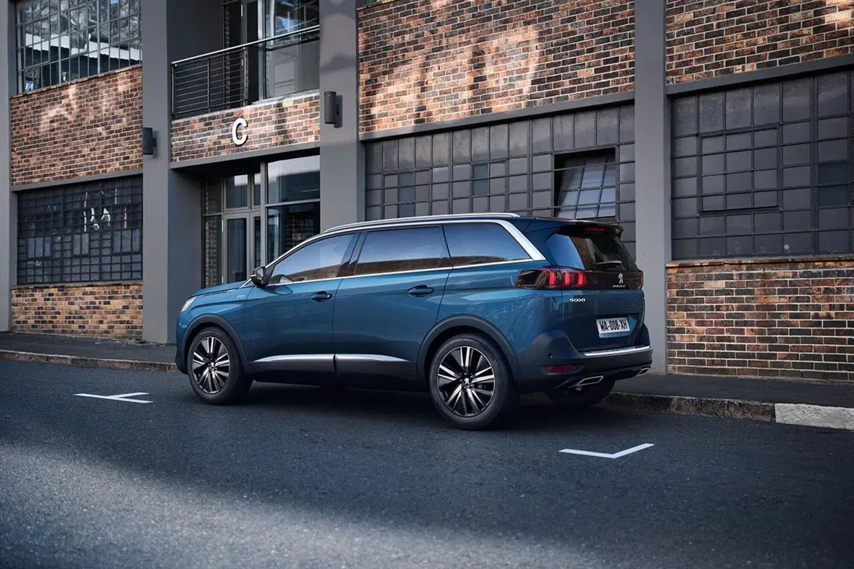I SUV Stellantis 2021 si elettrificano: nuove Peugeot 3008 e 5008 con artiglio [da 29K] (5)